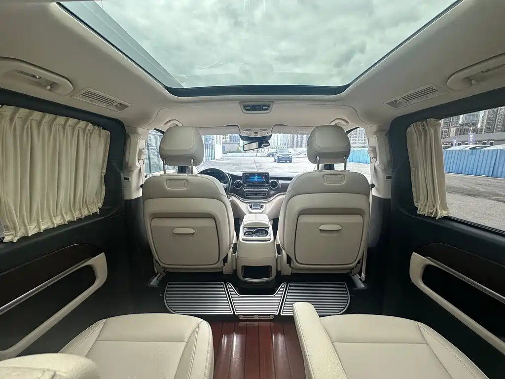 Mercedes-Benz V-Class 2023 — фото 14