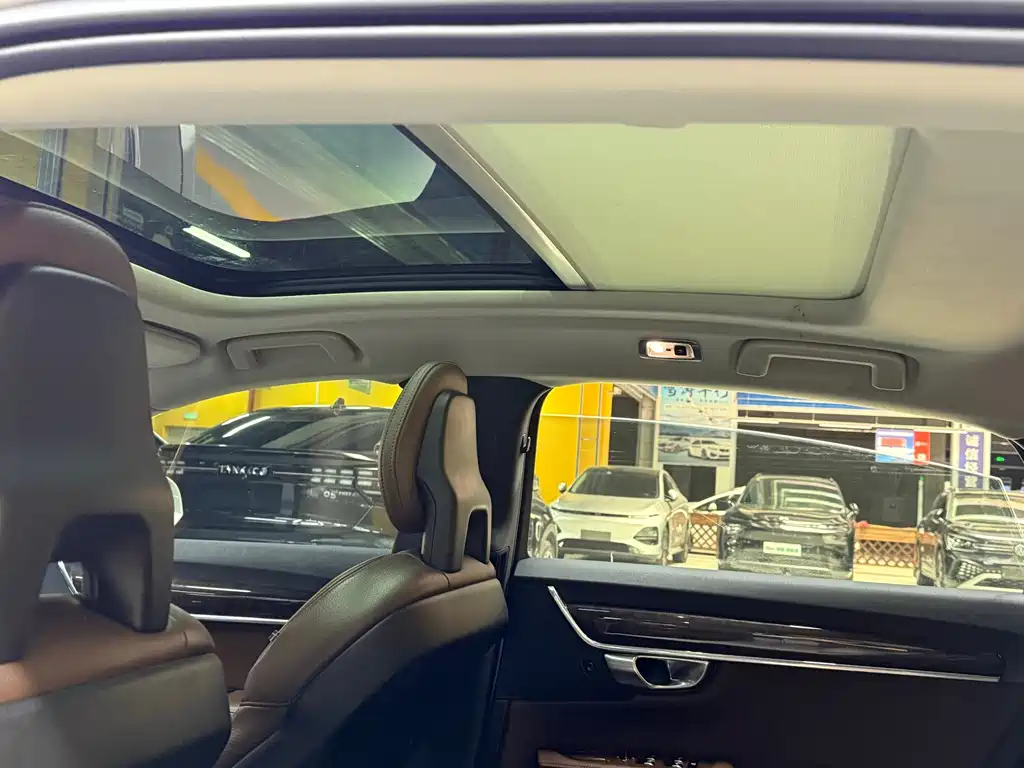 Volvo S90 2017 — фото 11