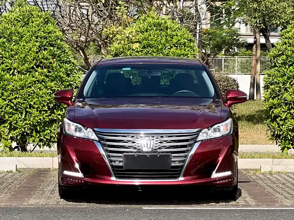 Toyota Crown 2015