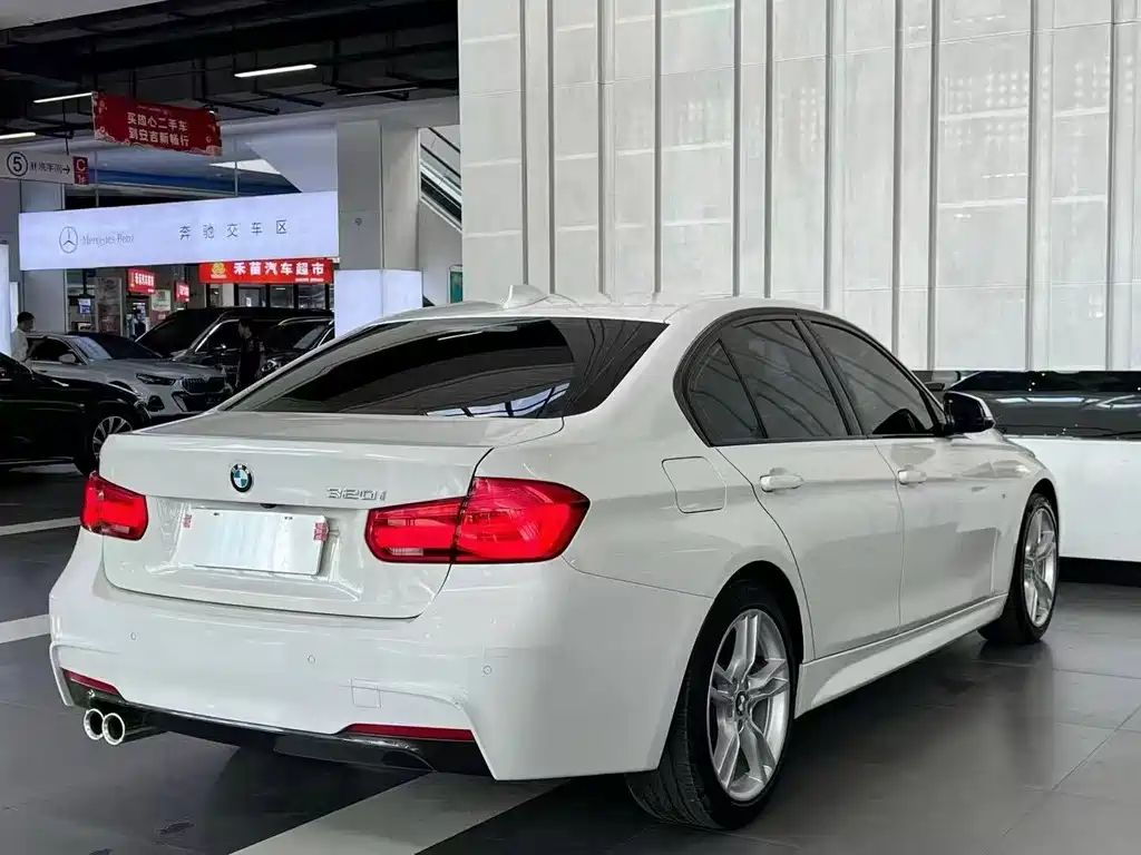 BMW 3 Series 2018 — фото 9