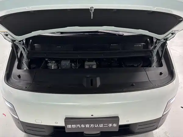 Li Auto MEGA 2024