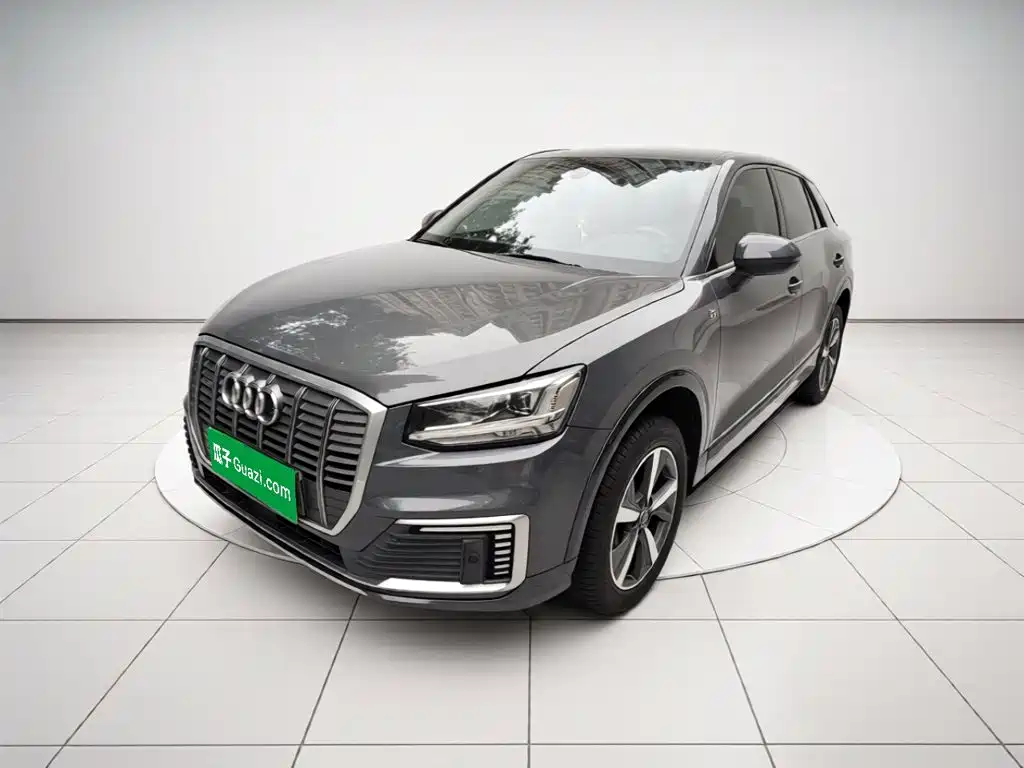 Audi Q2L E-Tron 2020 — фото 1