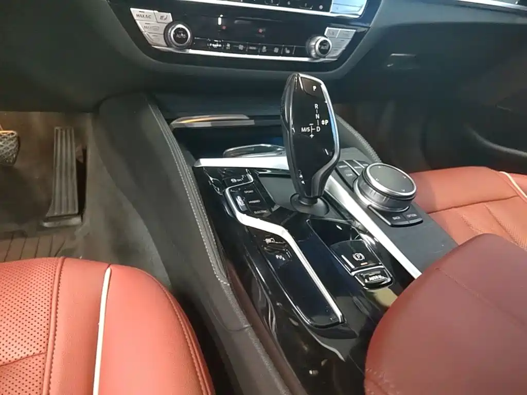 BMW 5 Series New Energy 2021 — фото 14