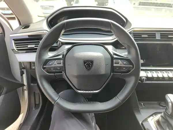 Peugeot 408 2022