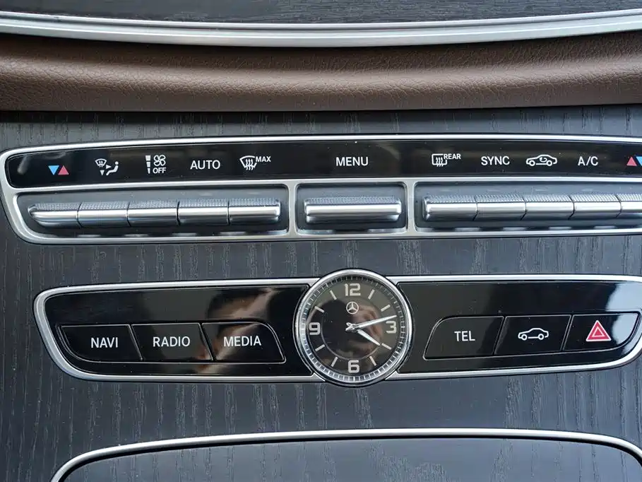 Mercedes-Benz E-Class 2020 — фото 43