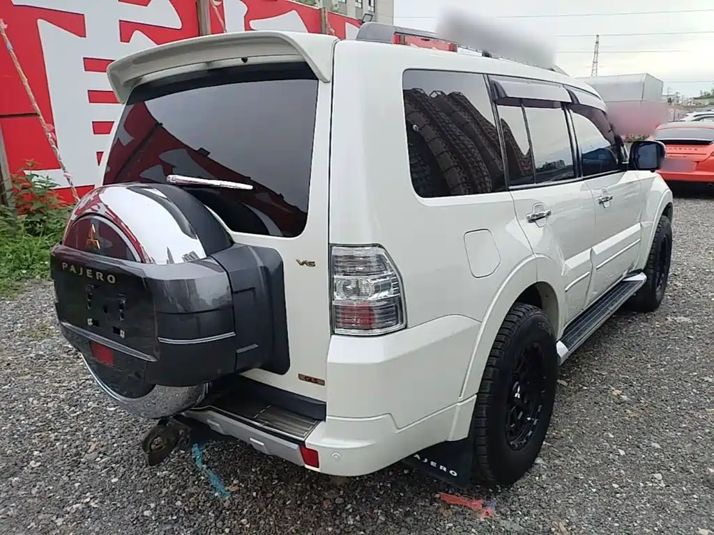 Mitsubishi Pajero 2018