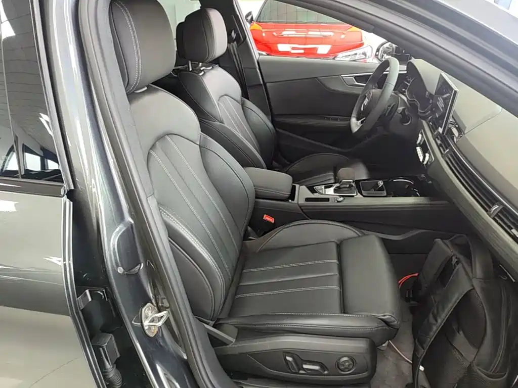 Audi A4L 2023 — фото 25