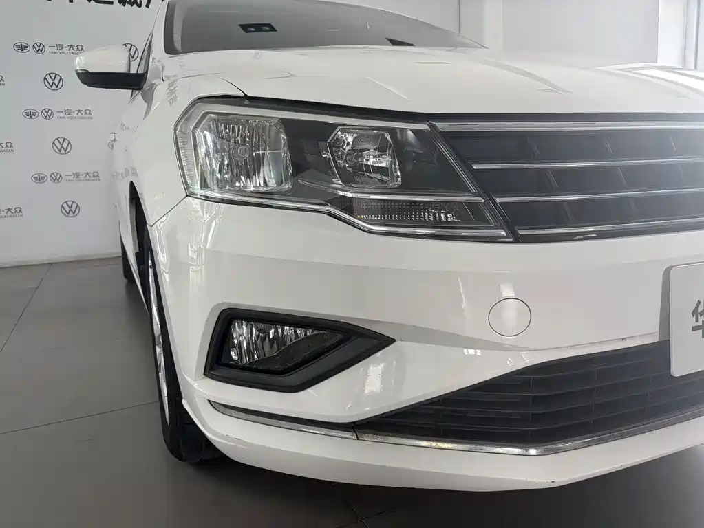 Volkswagen Jetta 2017 — фото 12
