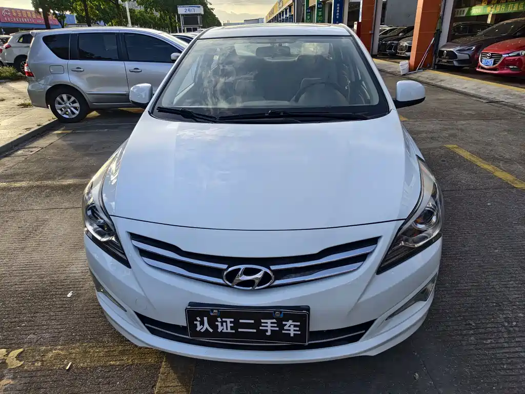 Hyundai Accent 2015 — фото 2