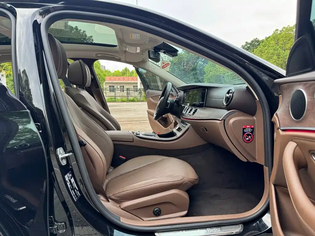 Mercedes-Benz E-Class 2022 — фото 11