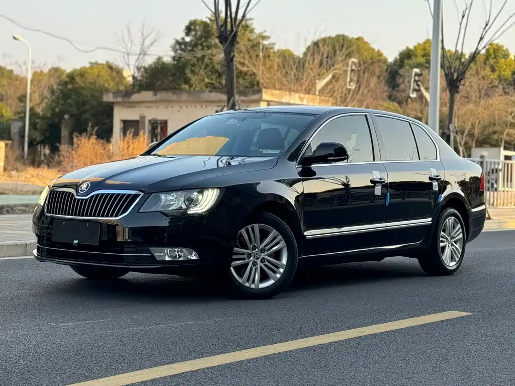Skoda Superb 2013 — фото 1