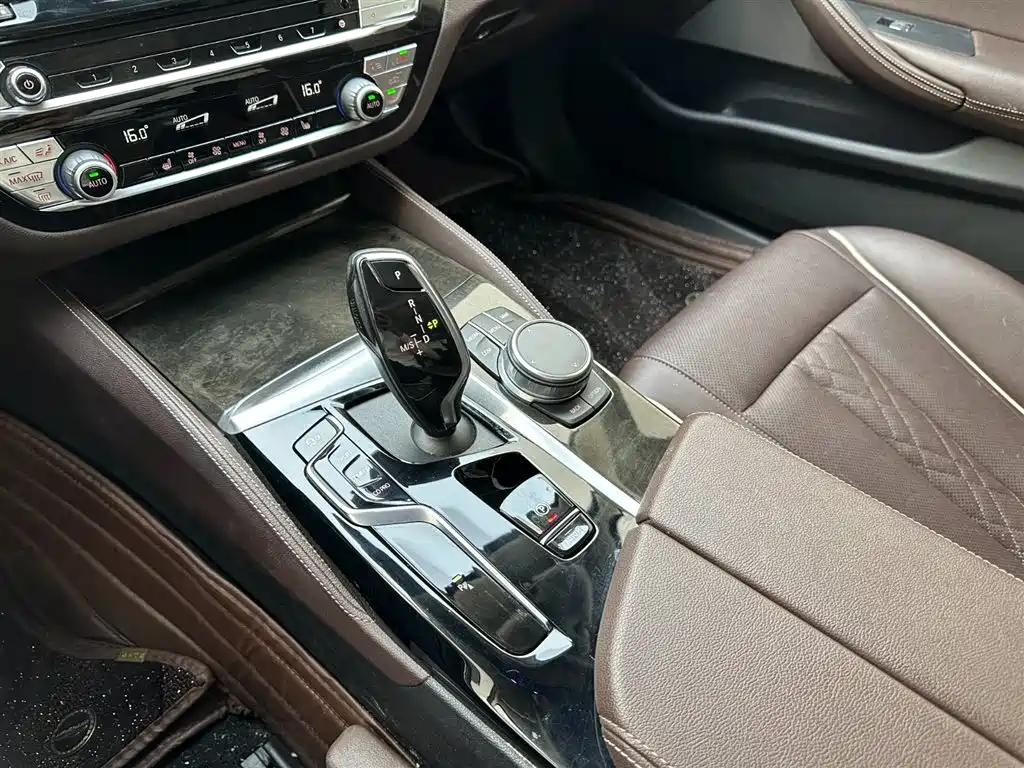 BMW 5 Series 2022 — фото 13