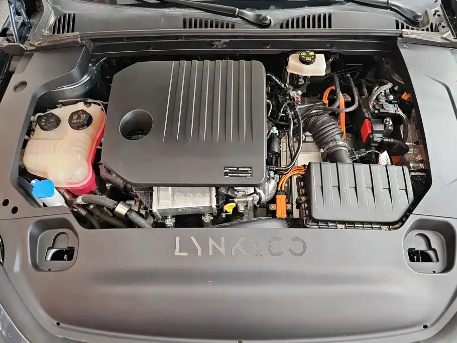 Lynk & Co 07 EM-P 2025 — фото 10