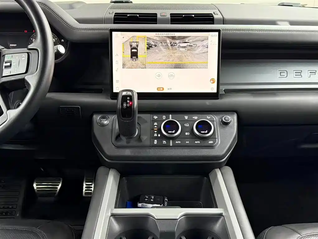 Land Rover Defender 2024 — фото 11