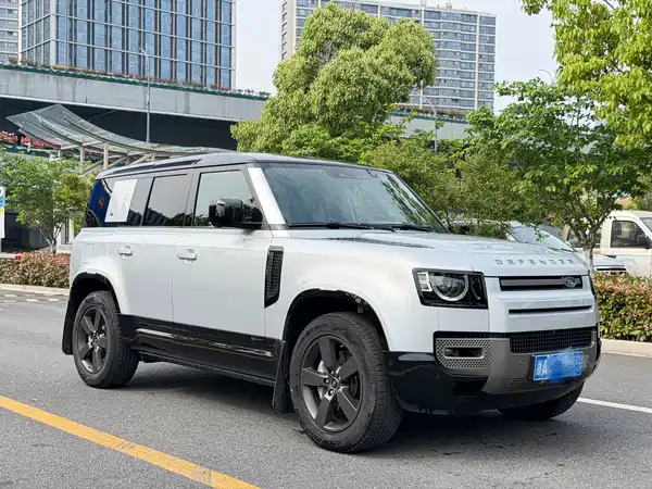 Land Rover Defender 2021