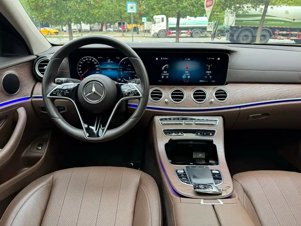 Mercedes-Benz E-Class 2022 — фото 14