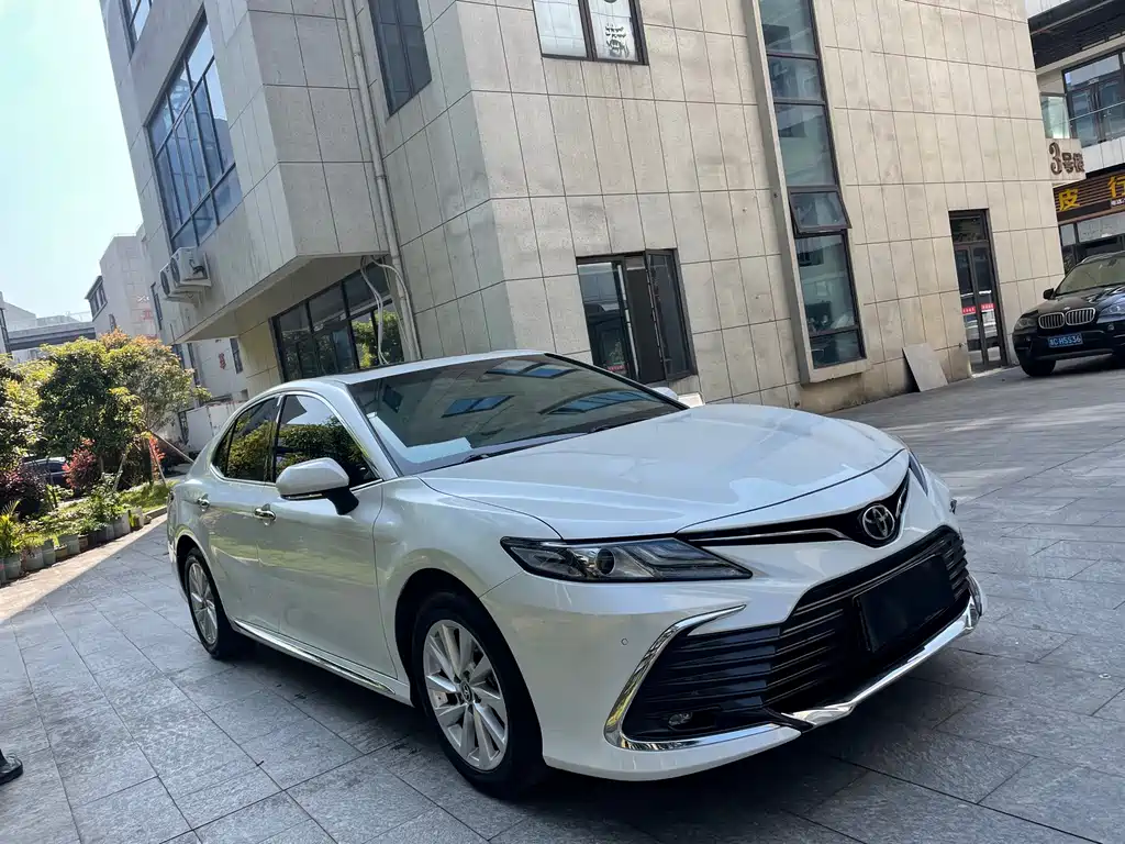 Toyota Camry 2024 — фото 3