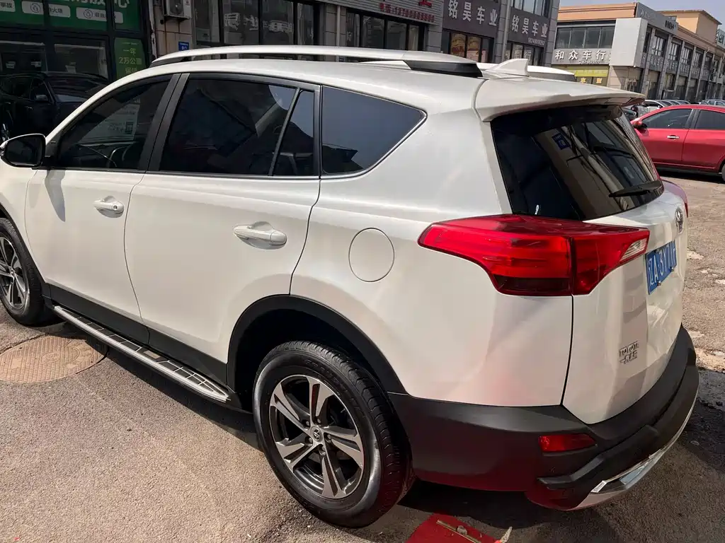 Toyota RAV4 2016 — фото 5