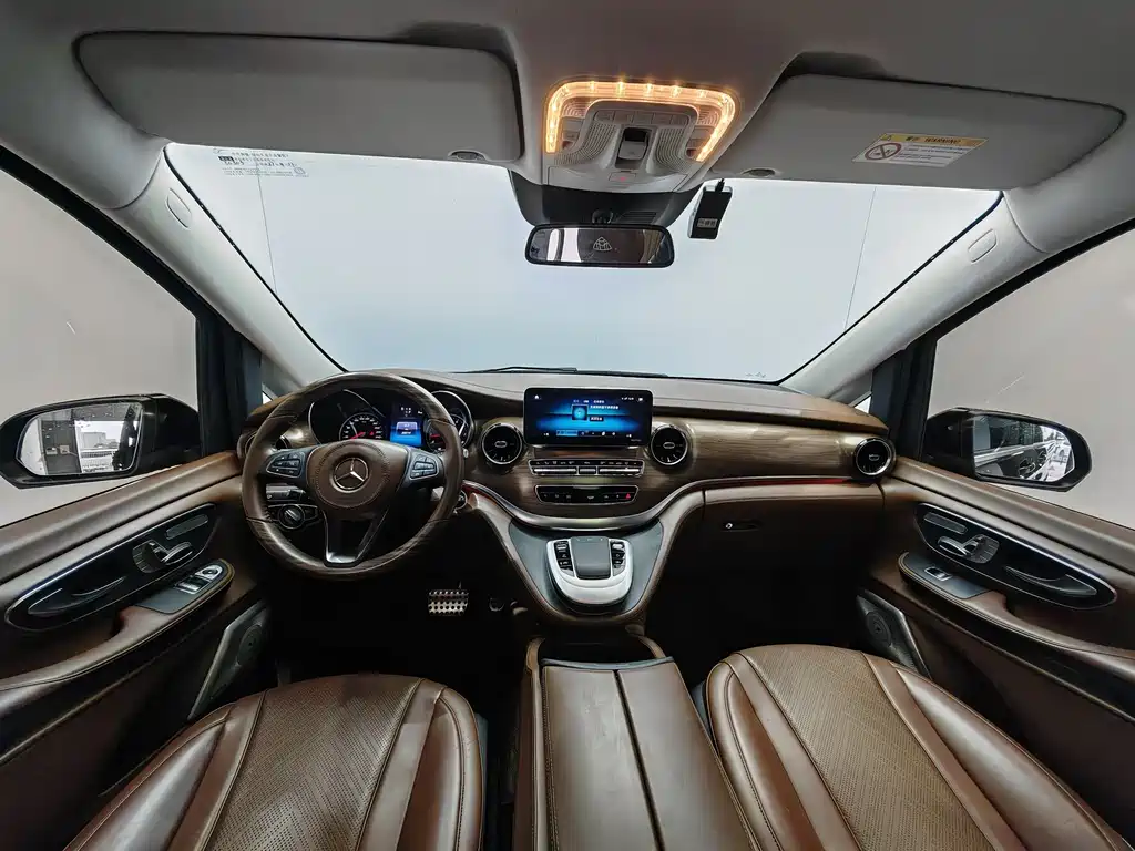 Mercedes-Benz V-Class 2022 — фото 10