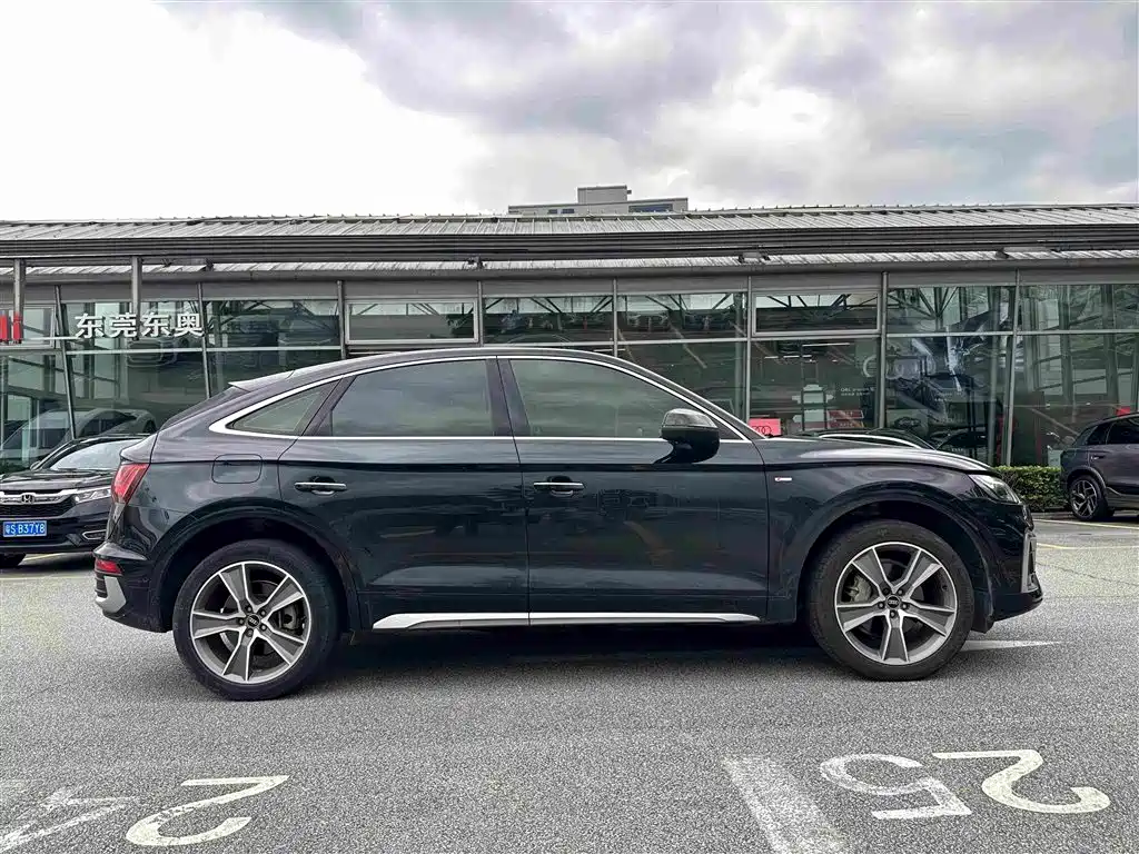 Audi Q5L Sportback 2022 — фото 3