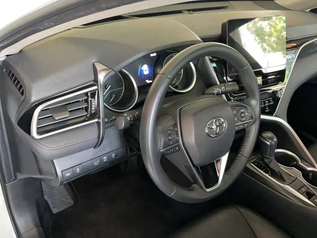 Toyota Camry 2023 — фото 19