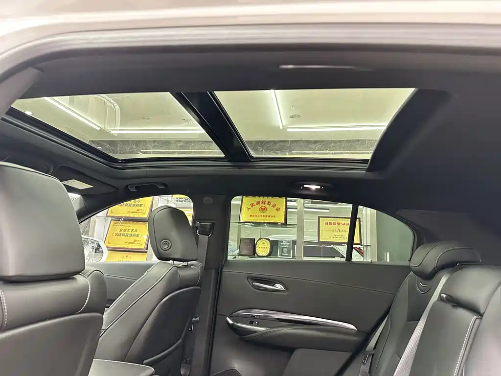 Cadillac XT4 2022 — фото 10