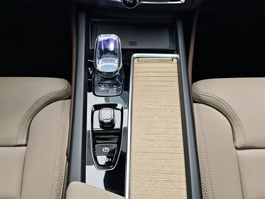 Volvo XC60 2025 — фото 16