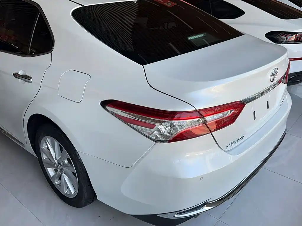Toyota Camry 2023 — фото 16