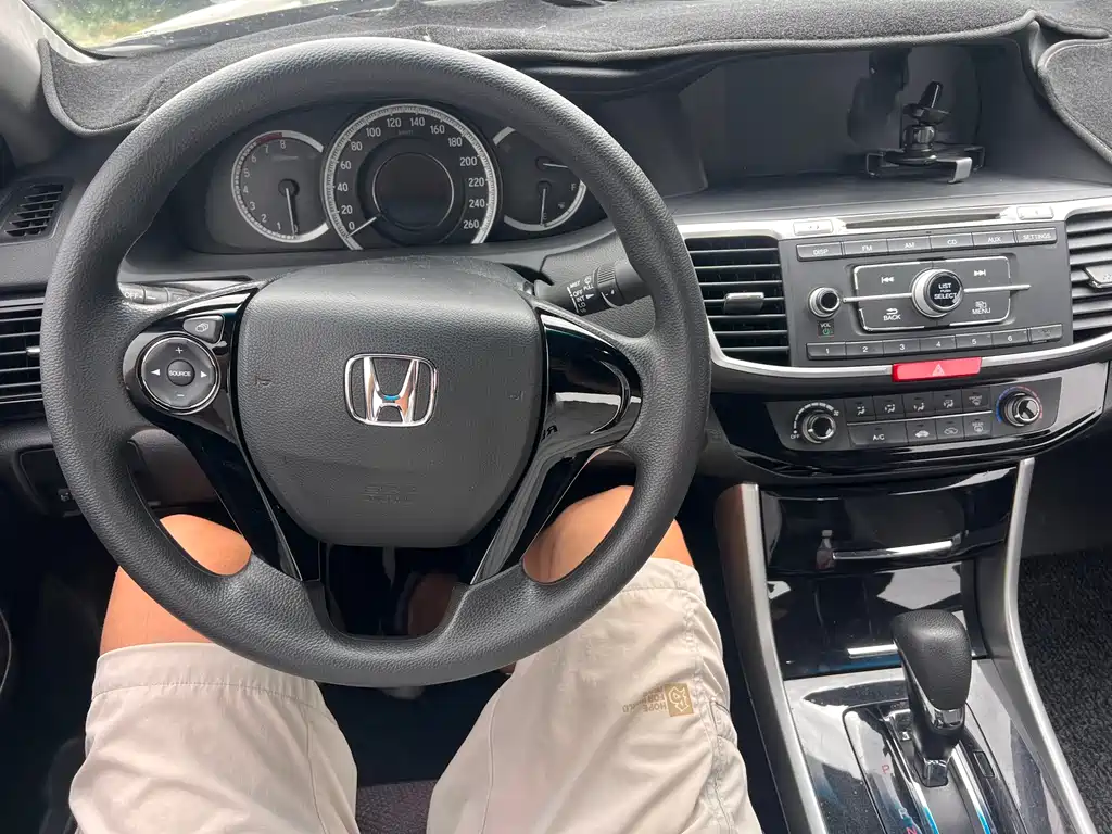 Honda Accord 2017 — фото 12