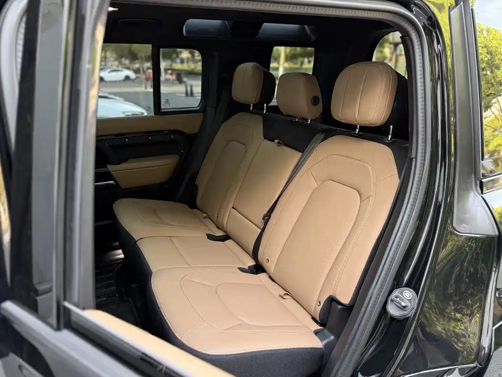 Land Rover Defender 2025 — фото 13