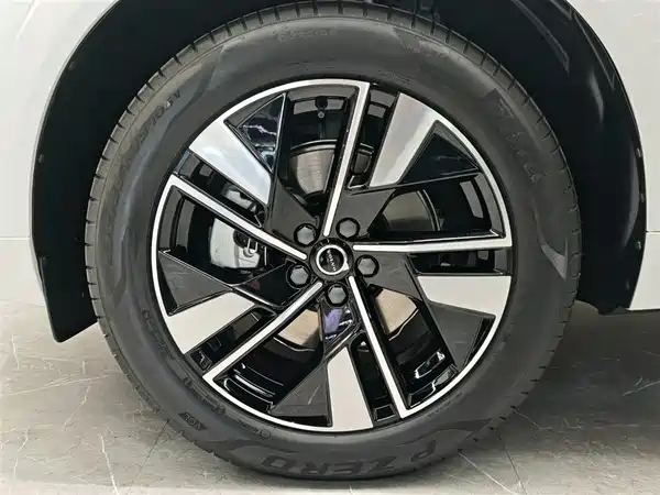 Volvo XC60 2025
