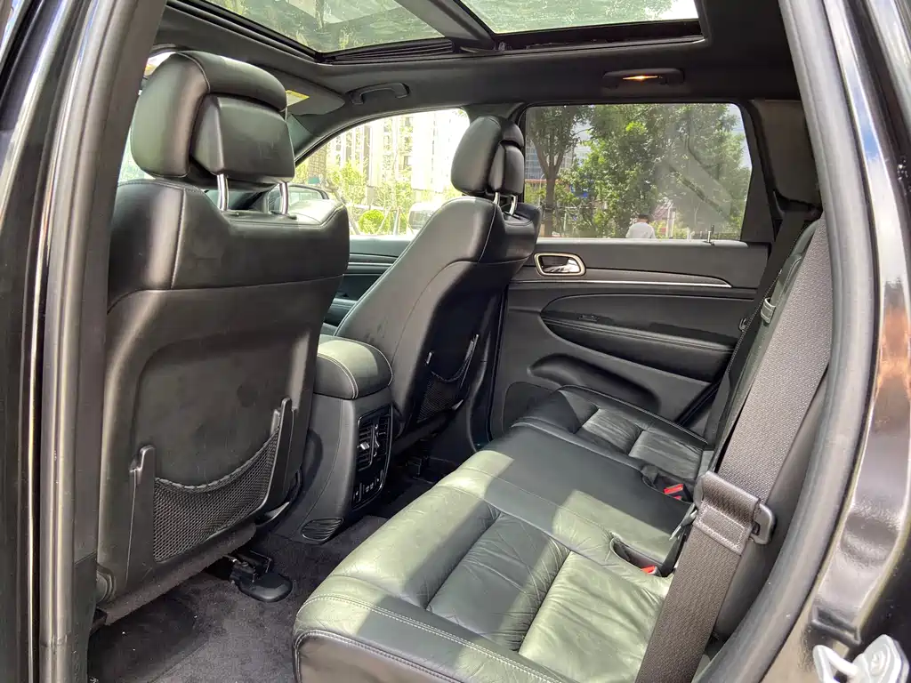 Jeep Grand Cherokee 2016 — фото 10
