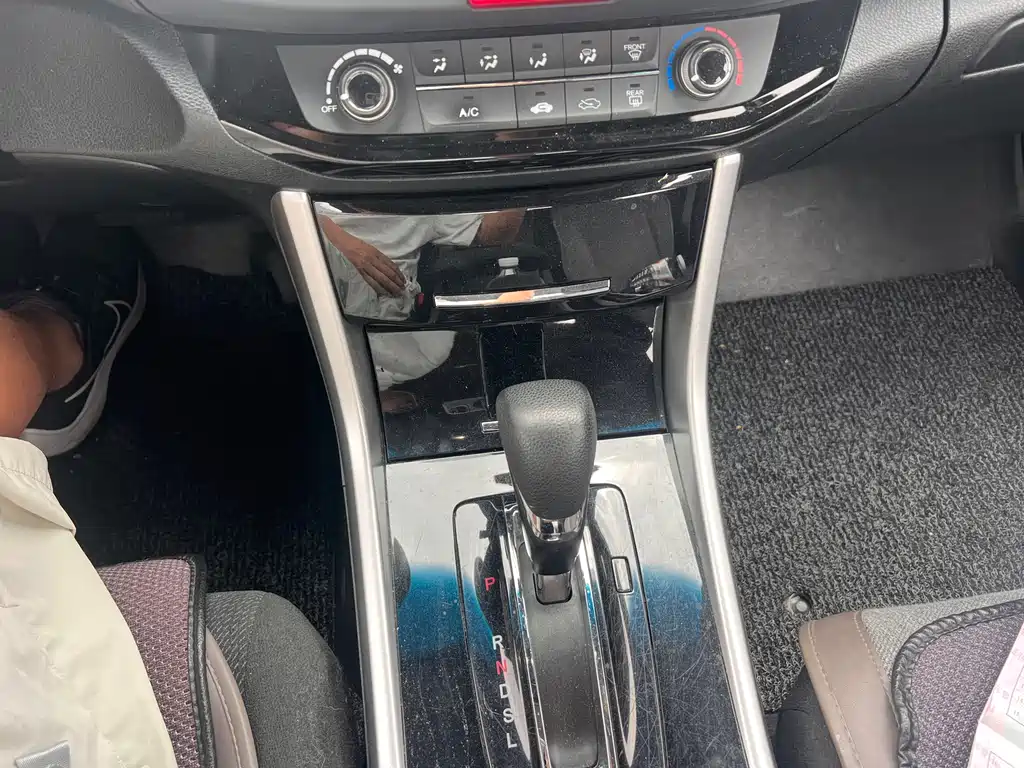 Honda Accord 2017 — фото 11
