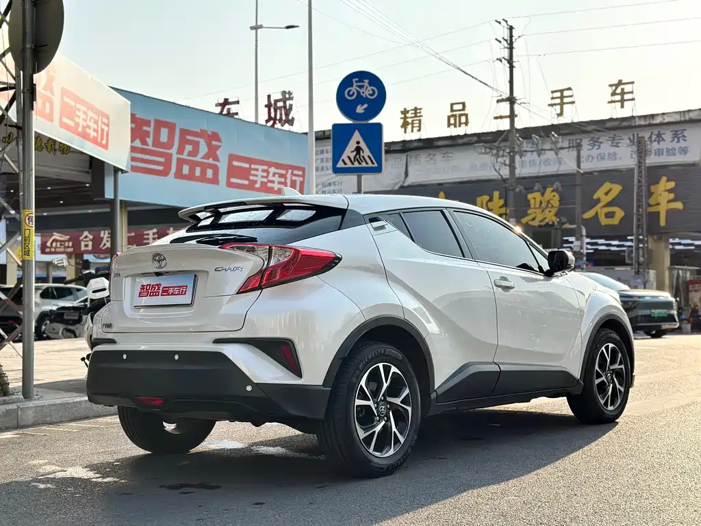 Toyota C-HR 2020 — фото 3