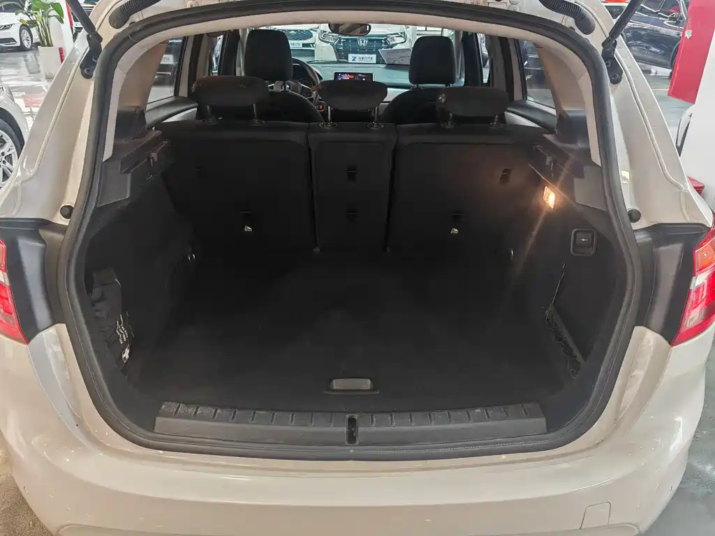 BMW 2 Series Active Tourer 2016 — фото 13