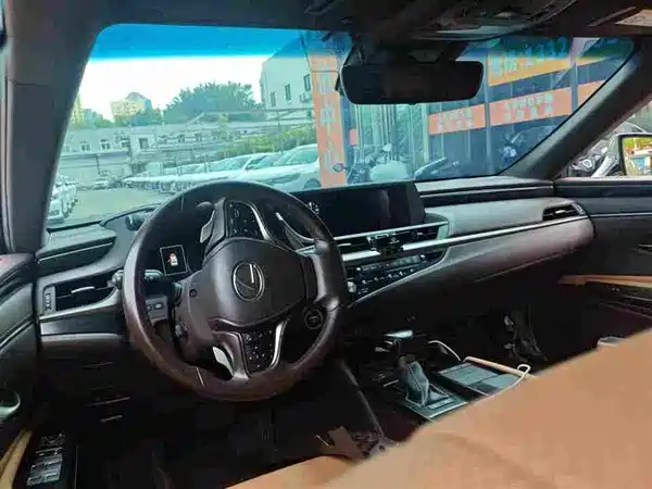 Lexus ES 2021