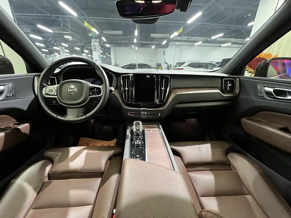 Volvo XC60 2022 — фото 4