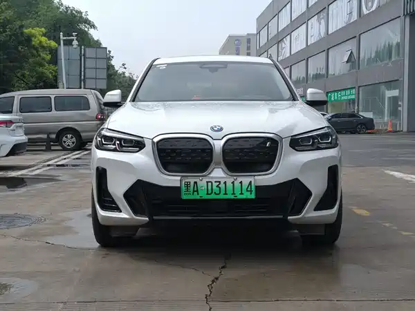 BMW iX3 2024