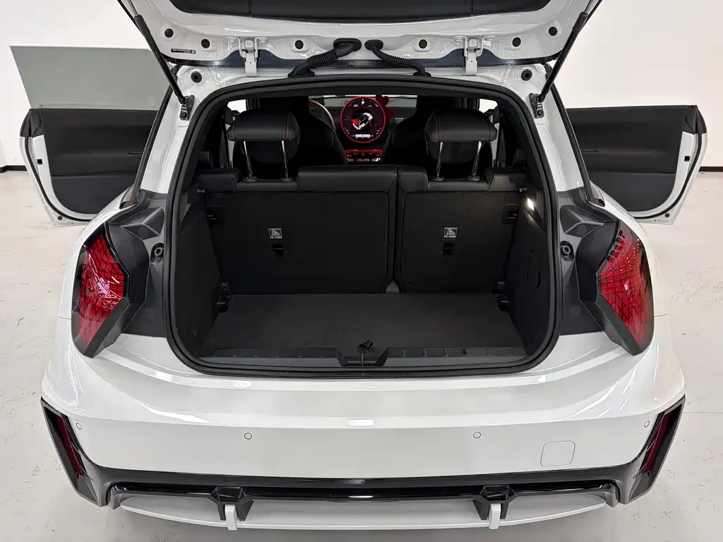 MINI JCW EV 2025 — фото 14