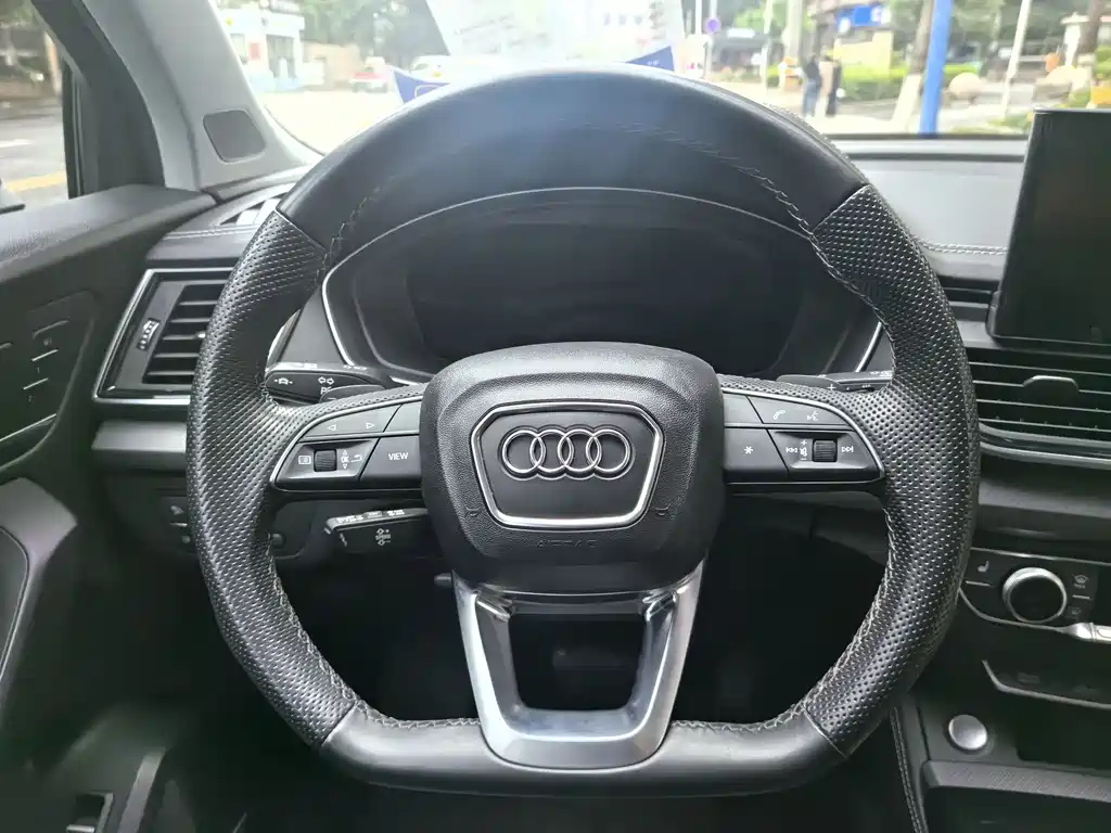 Audi Q5L 2023 — фото 26