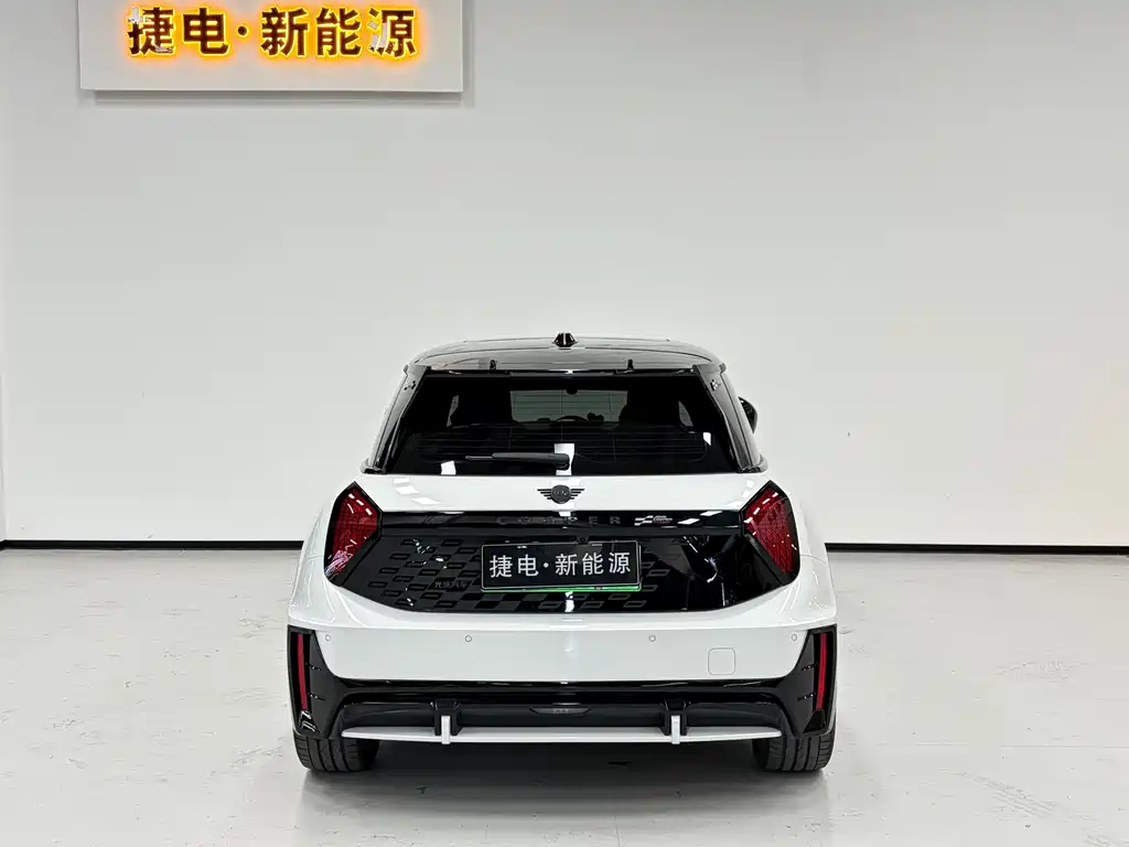MINI JCW EV 2025 — фото 12