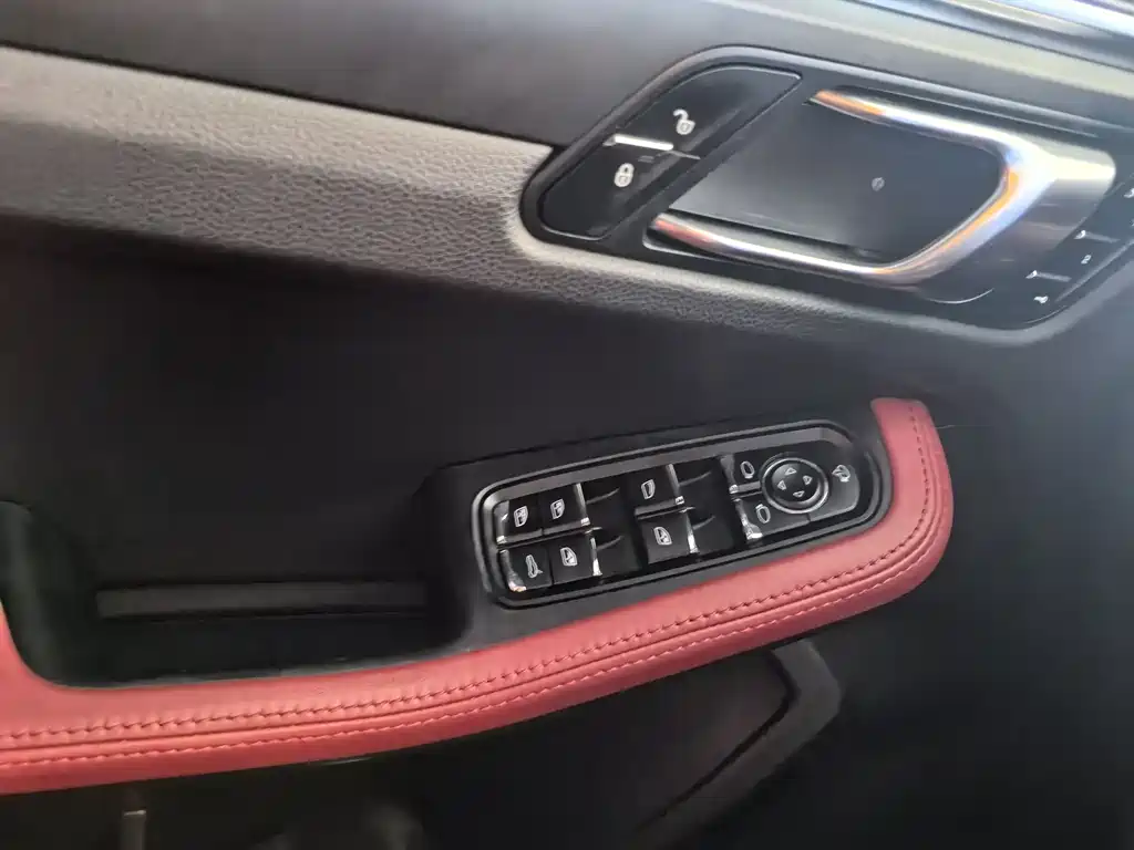 Porsche Macan 2018 — фото 13