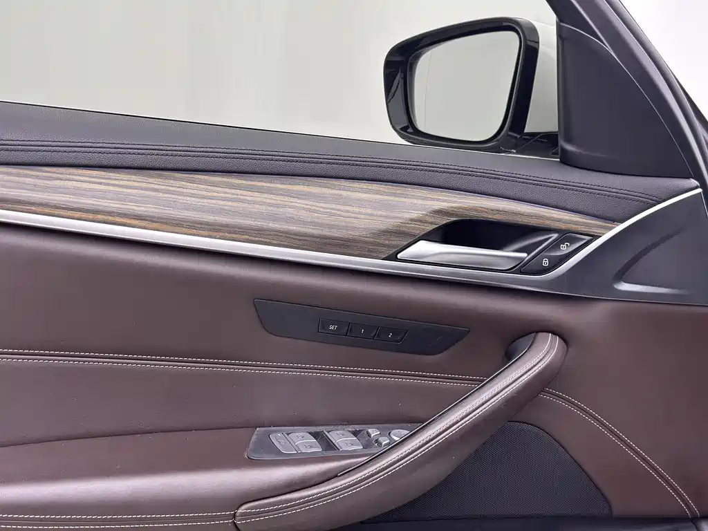 BMW 5 Series New Energy 2019 — фото 13