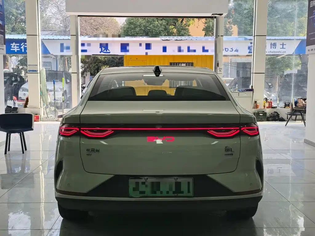 BYD Qin L 2025 — фото 12