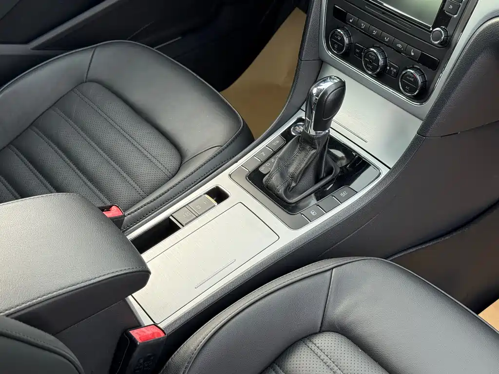 Volkswagen Passat 2015 — фото 13