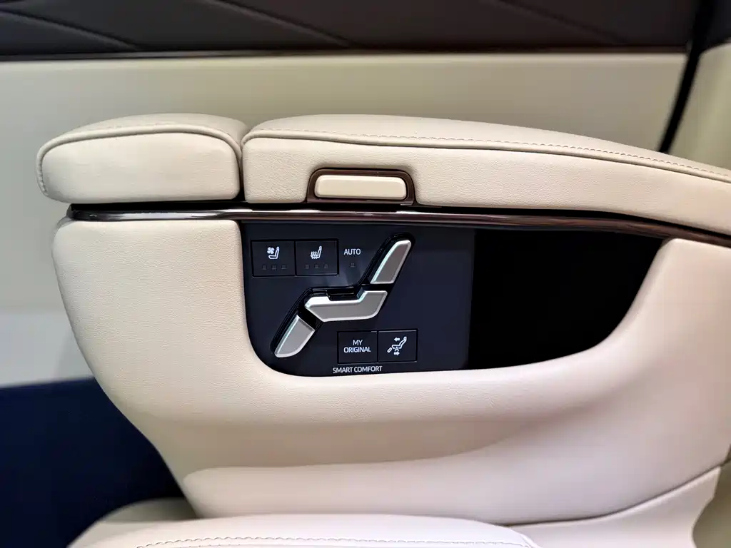 Toyota Alphard — фото 18