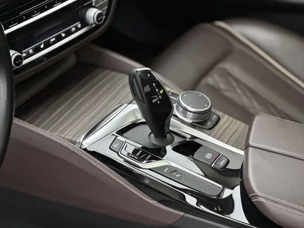 BMW 5 Series New Energy 2019 — фото 11