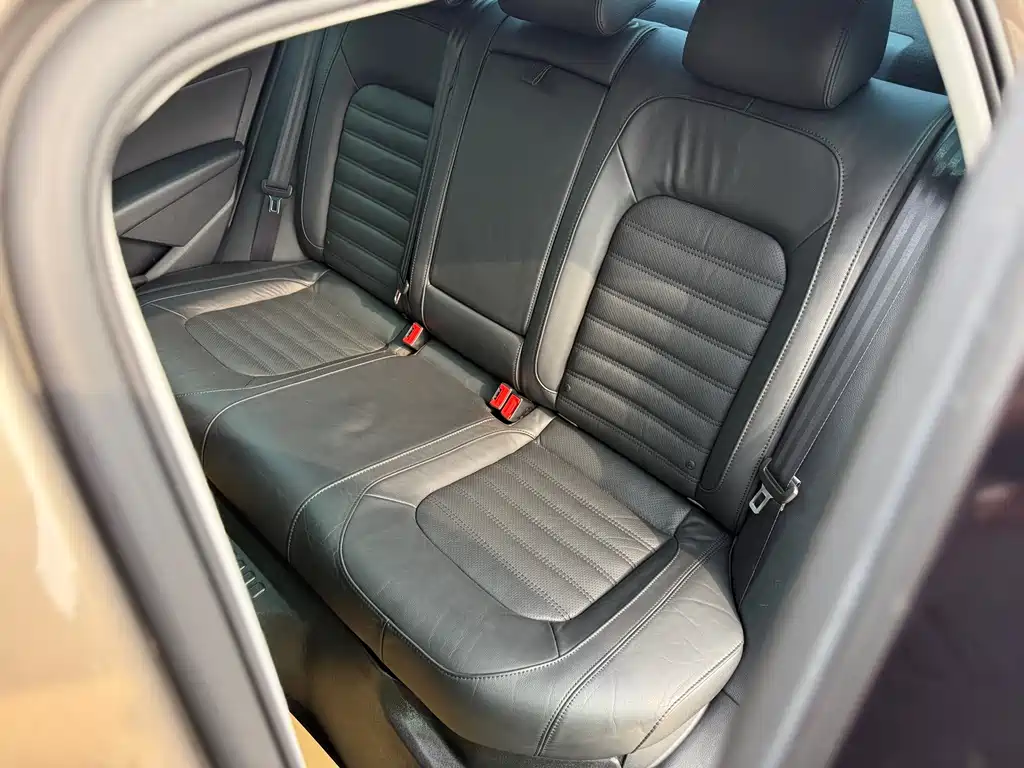 Volkswagen Passat 2015 — фото 11