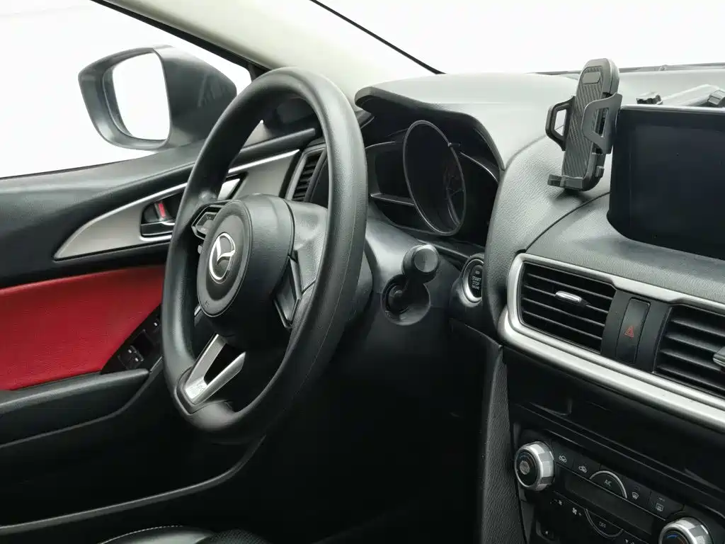 Mazda 3 Axela 2018 — фото 22