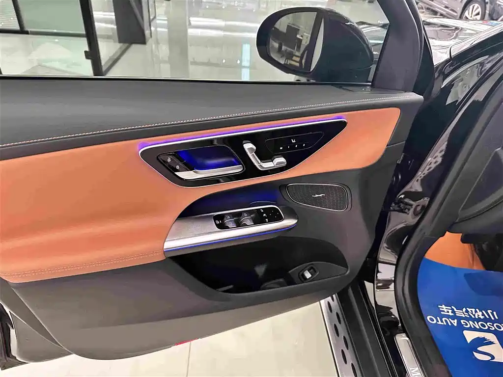 Mercedes-Benz GLC 2025